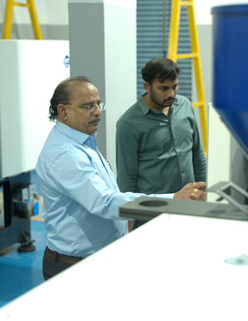 https://hitechplastics.co/wp-content/uploads/2026/08/about1.jpg